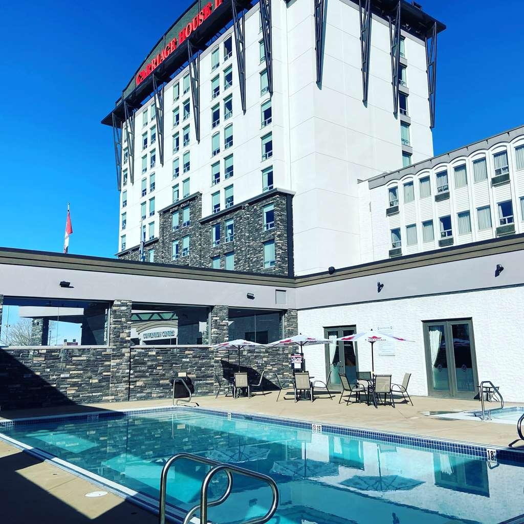 Carriage House Hotel And Conference Centre Calgary Bagian luar foto