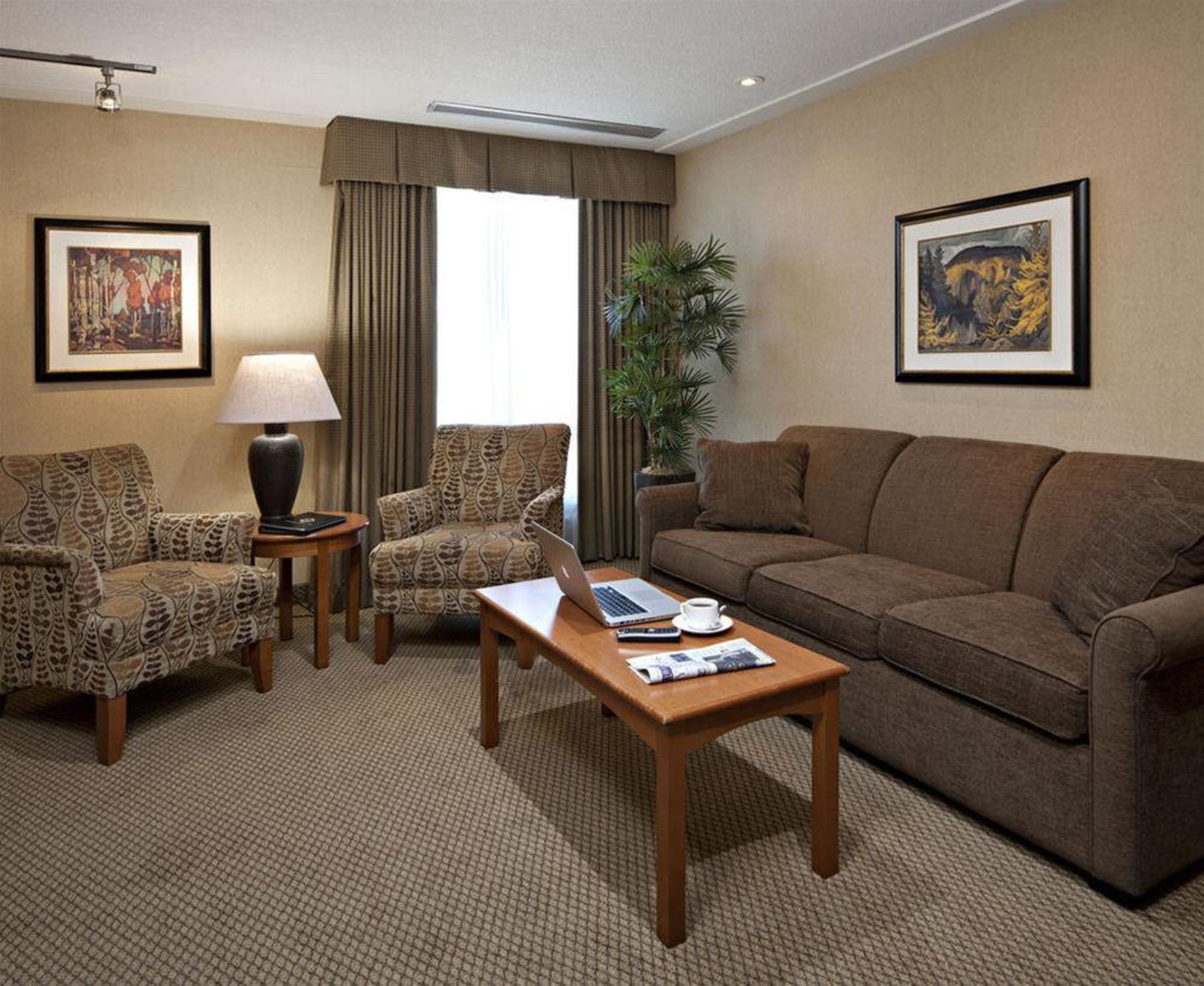 Carriage House Hotel And Conference Centre Calgary Bagian luar foto
