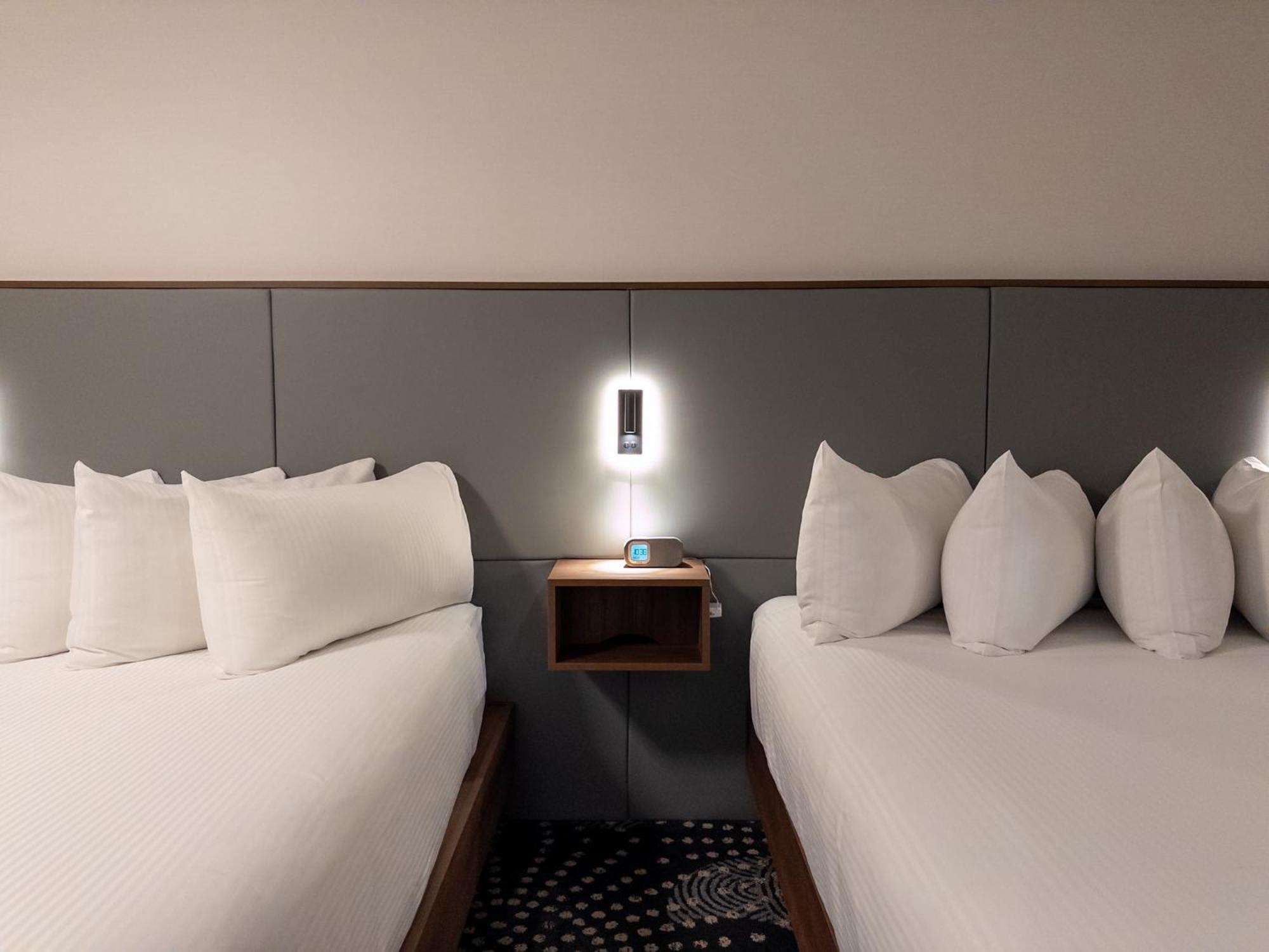 Carriage House Hotel And Conference Centre Calgary Bagian luar foto