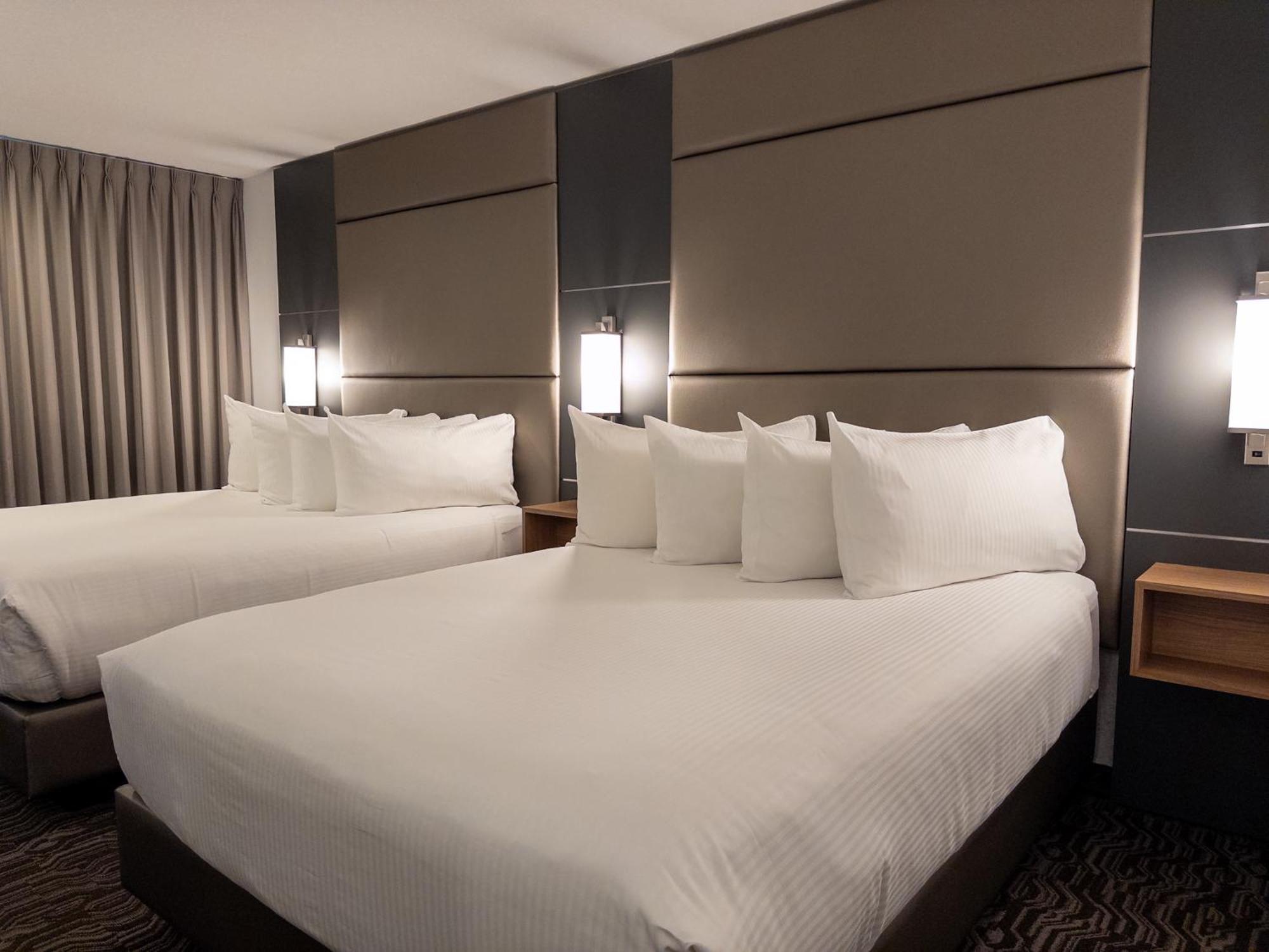 Carriage House Hotel And Conference Centre Calgary Bagian luar foto