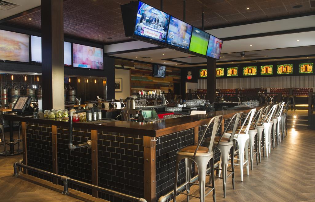 Carriage House Hotel And Conference Centre Calgary Bagian luar foto