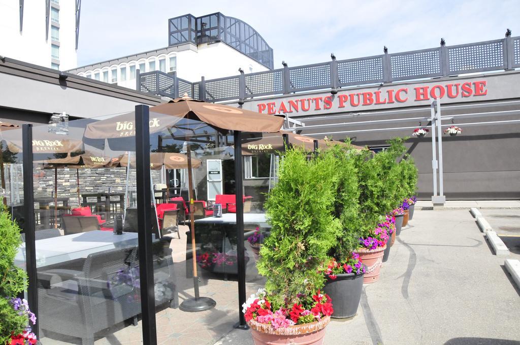 Carriage House Hotel And Conference Centre Calgary Bagian luar foto