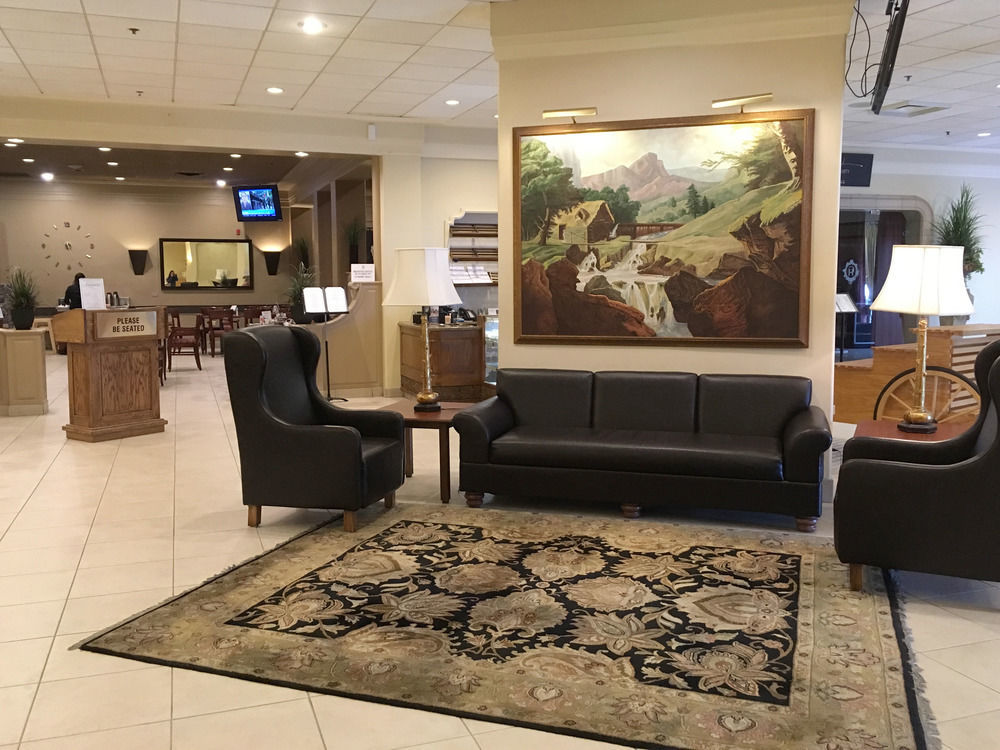 Carriage House Hotel And Conference Centre Calgary Bagian luar foto